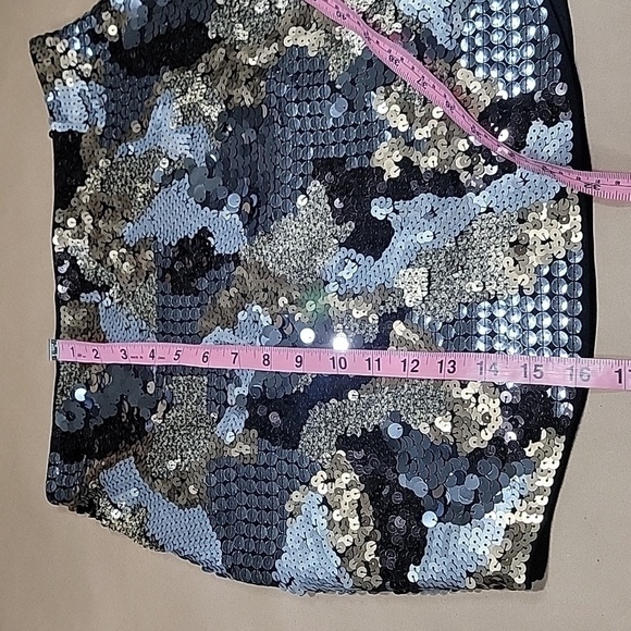 Express Size XS Gold, Silver, Black Sequin Pull-On Mini Skirt, Gently Used Cond. - Picture 5 of 9